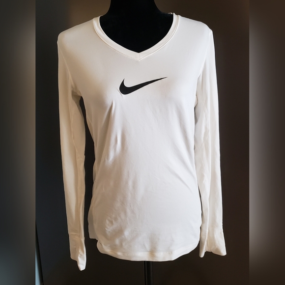 Nike Tops - 🔥 Women's Nike Dry-Fit Long Sleeved Top - Size Medium